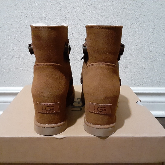 UGG - Picture 4 of 7
